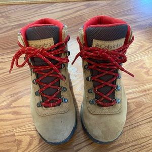 Columbia hiking boots size 9